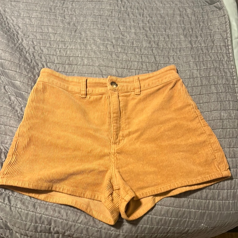 Curdoroy Billabong shorts, super cute! Worn once, perfect condition!